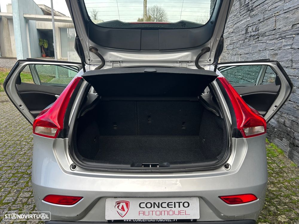 Volvo V40 2.0 D2 Momentum Eco - 24