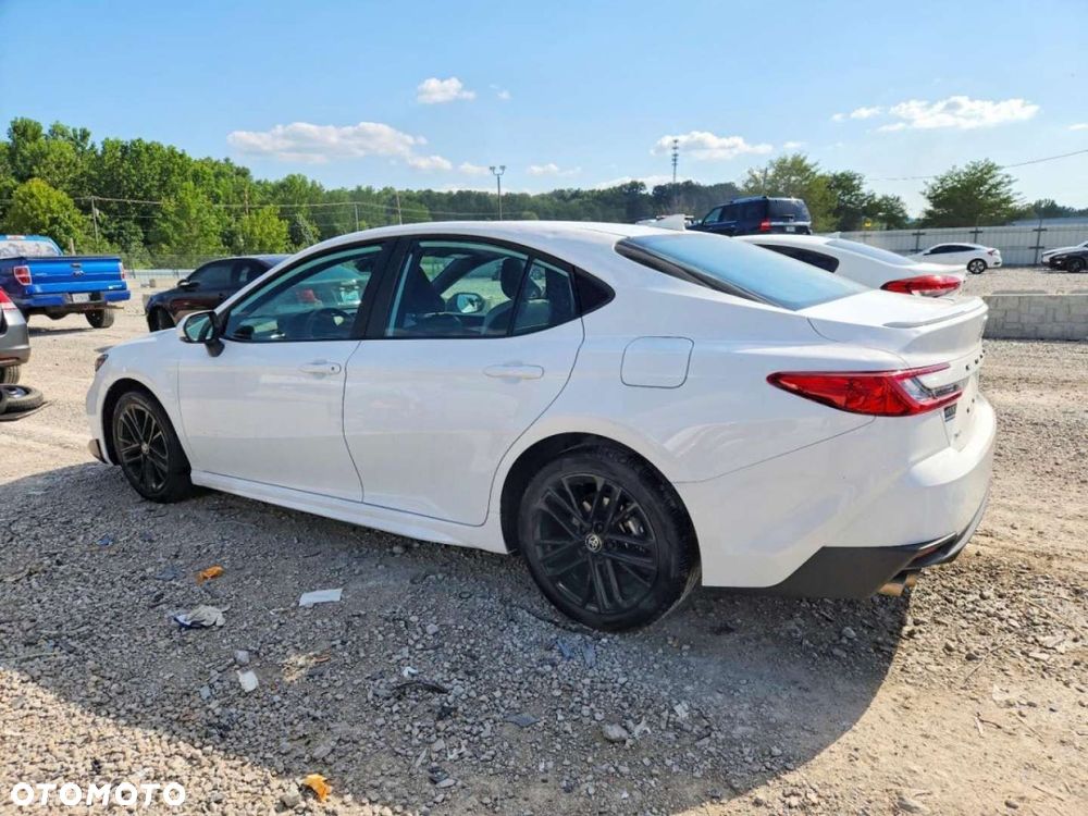 Toyota Camry - 4