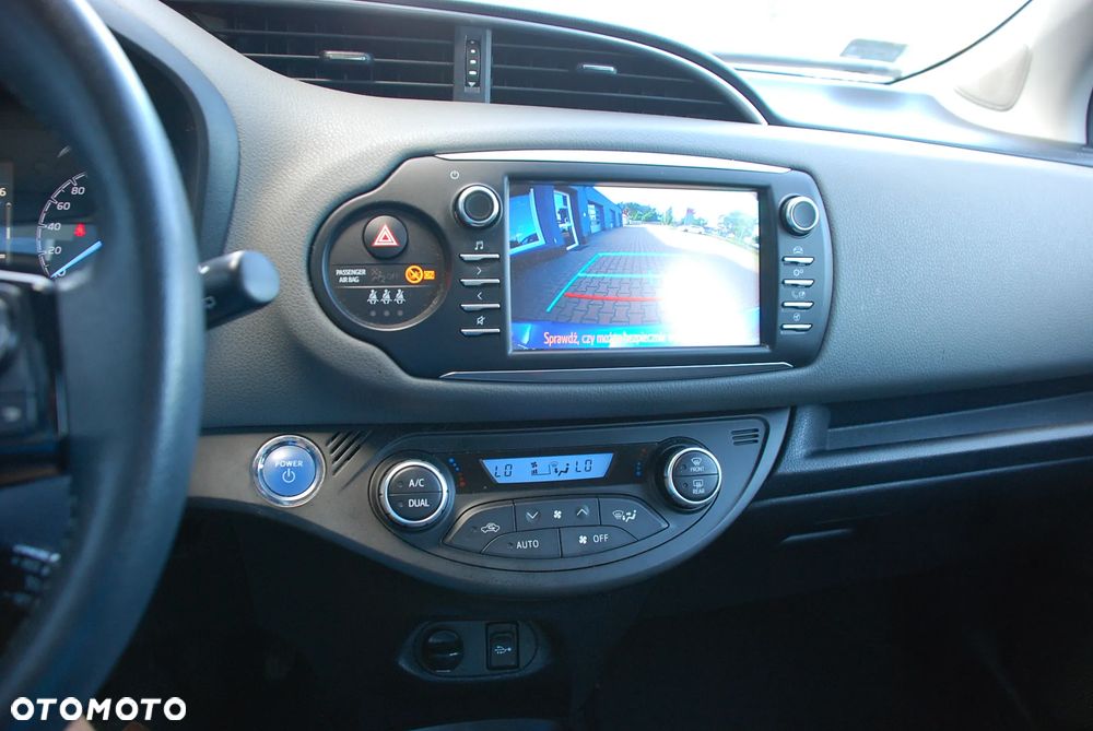 Toyota Yaris Hybrid 100 Life - 12