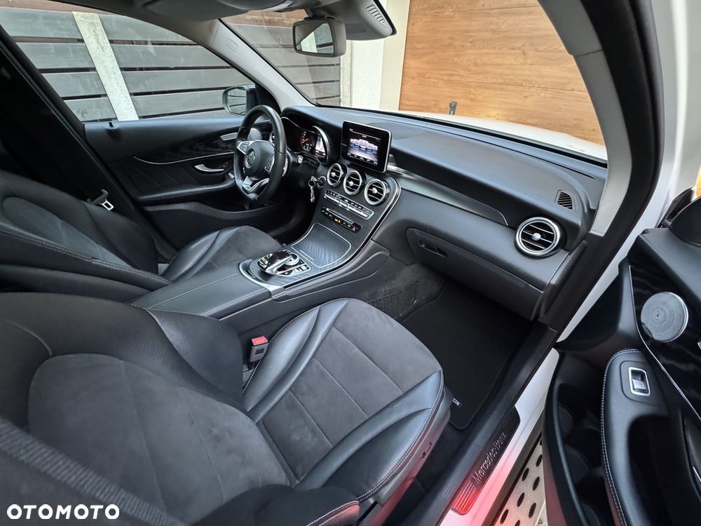 Mercedes-Benz GLC 250 4Matic 9G-TRONIC AMG Line - 26
