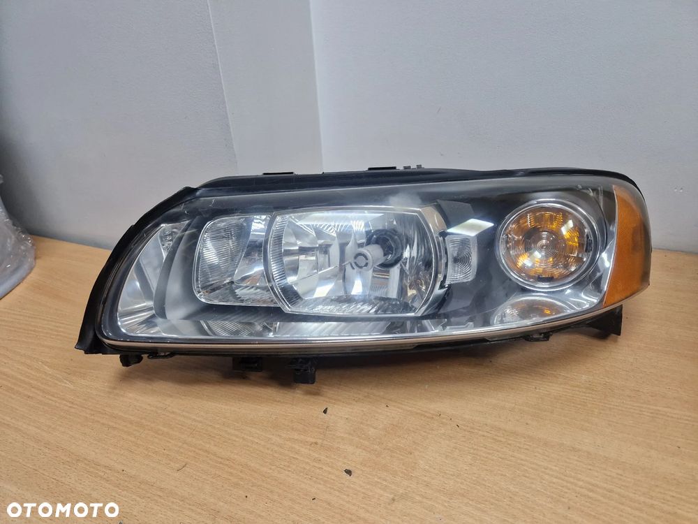 LAMPA LEWA PRZEDNIA XENON VOLVO S60I V70II LIFT 04-10R EUROPA - 1