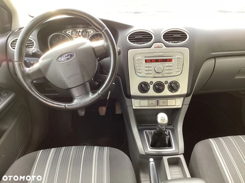 Ford Focus 1.6 16V Sport - 9