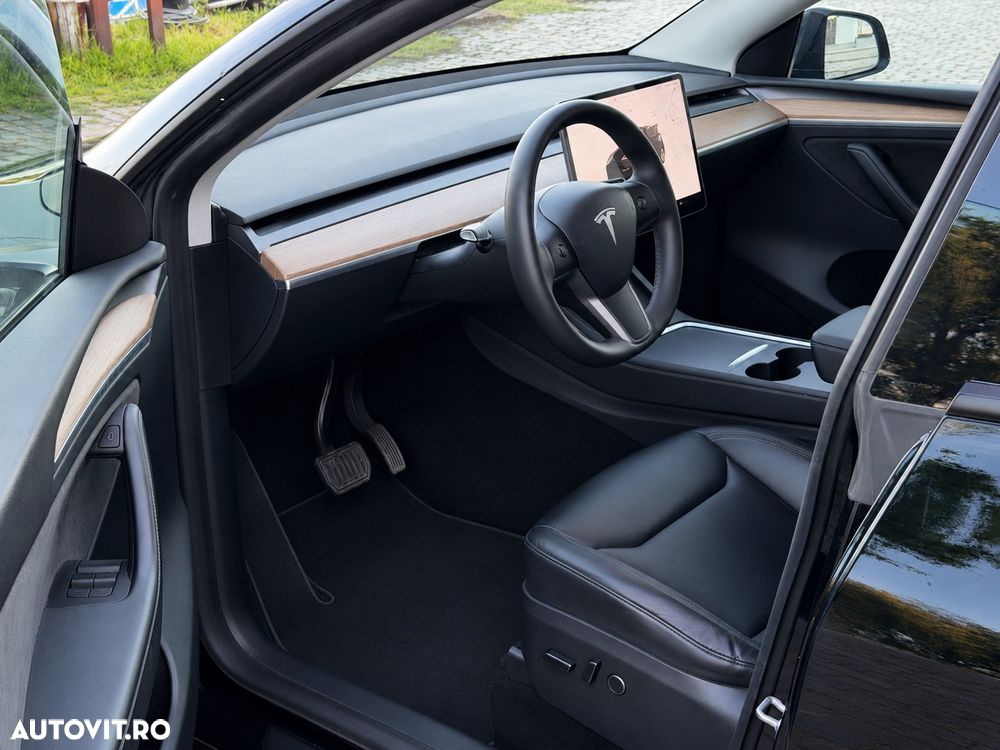 Tesla Model Y - 7
