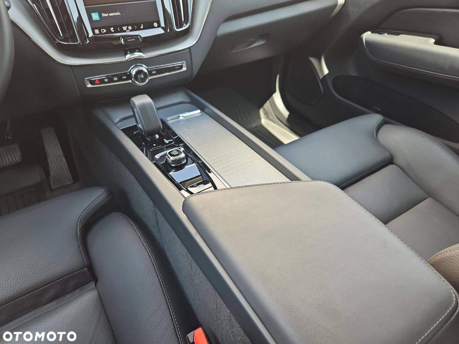 Volvo XC 60 B5 B AWD Plus Dark - 26