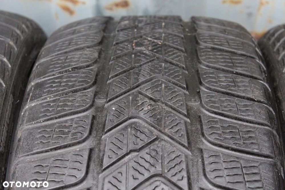 4x 235/35R19 PIRELLI WINTER SOTTOZERO 3 91W XL 7,5mm - 5