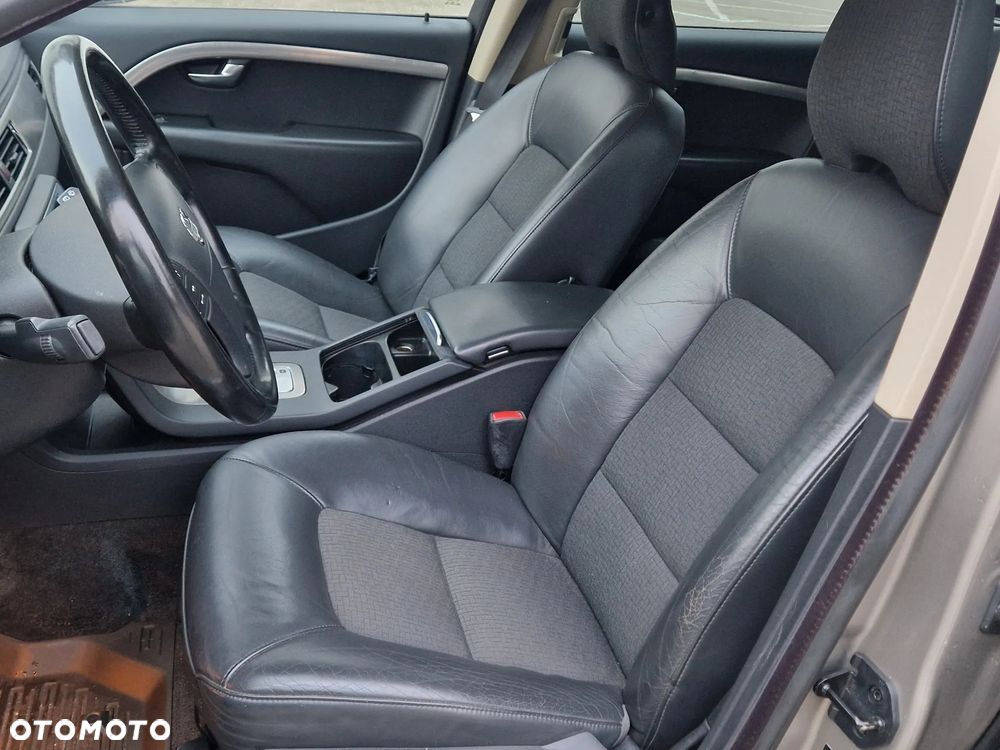 Volvo V70 2.5T AWD Summum - 5