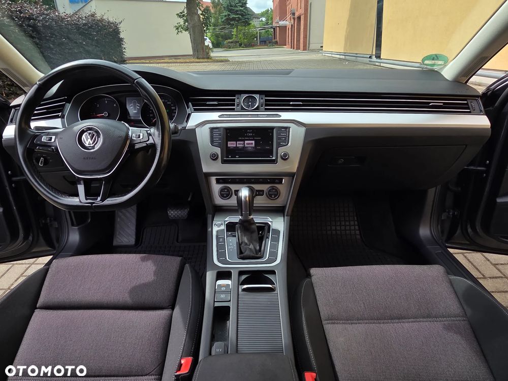 Volkswagen Passat 2.0 TDI SCR DSG Comfortline - 23