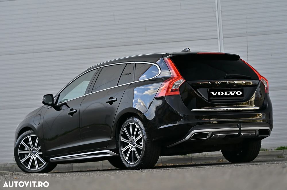 Volvo V60 D6 Plug-In-Hybrid AWD Geartronic Summum - 9