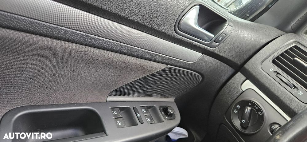 Volkswagen Golf - 10