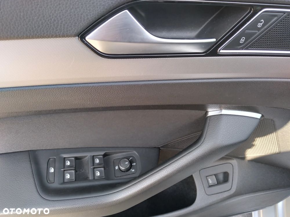 Volkswagen Passat - 12