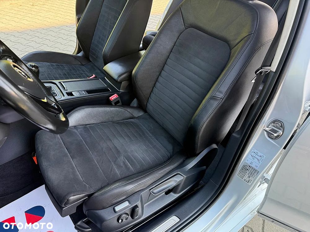 Volkswagen Passat Variant 2.0 TDI (BlueMotion Technology) Highline - 33