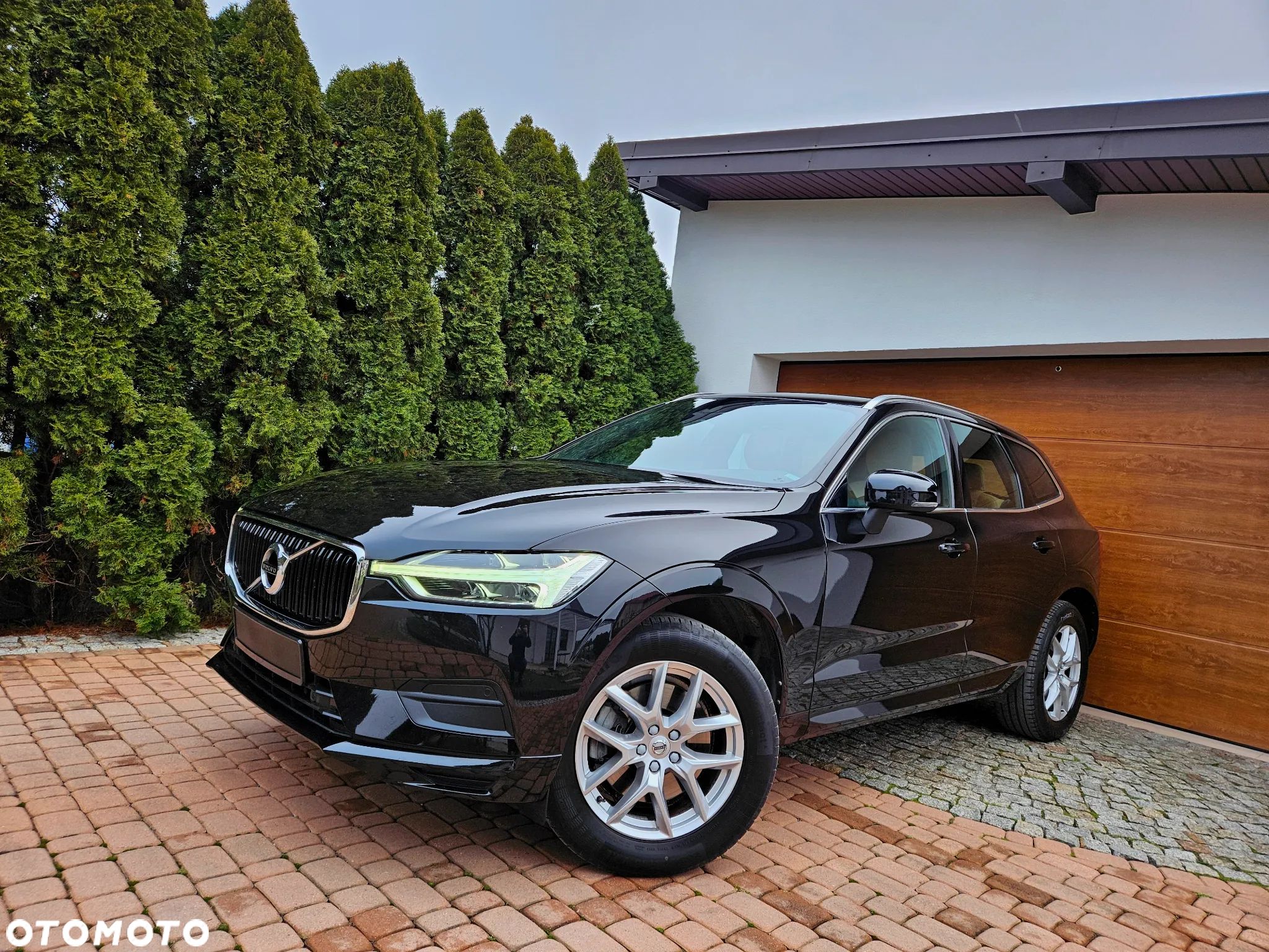 Volvo XC 60 T5 AWD Momentum Pro - 1