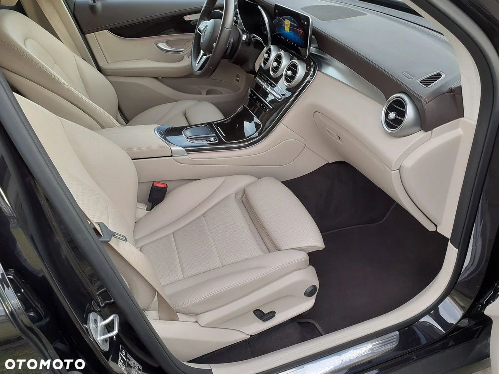 Mercedes-Benz GLC 200 4Matic 9G-TRONIC Exclusive - 25
