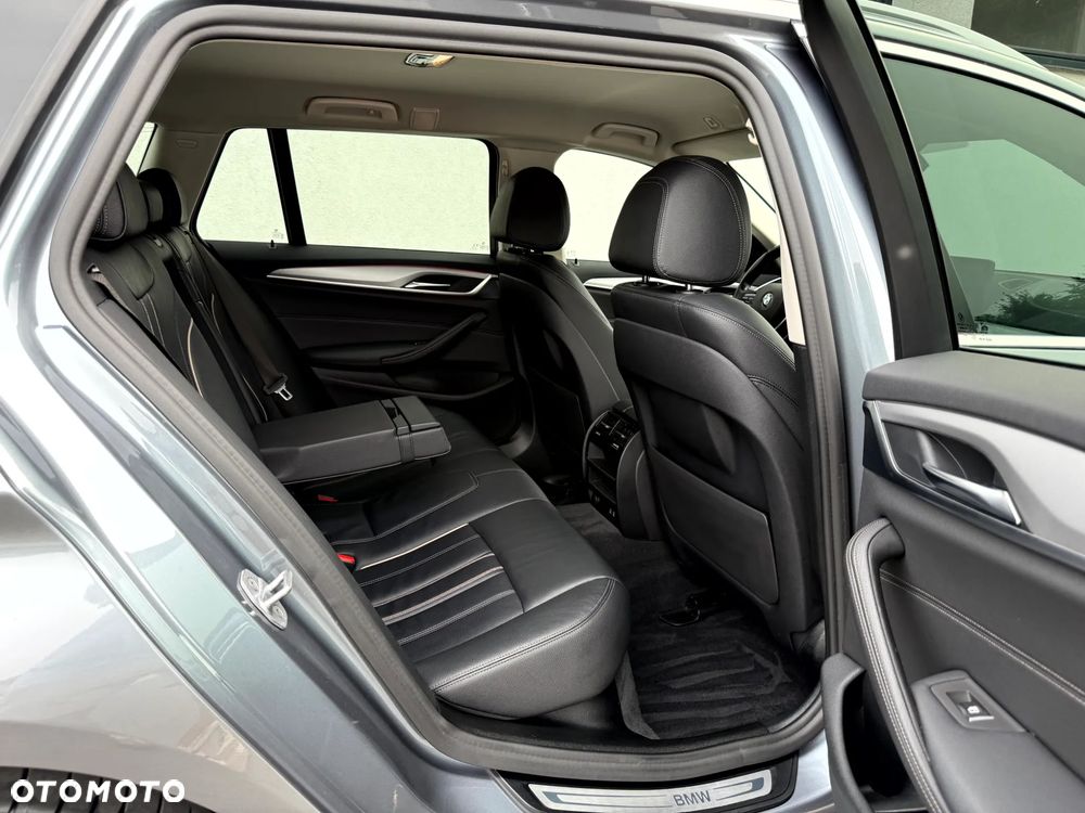 BMW Seria 5 520i - 28