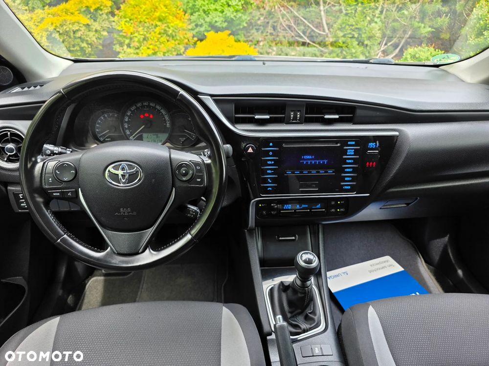 Toyota Auris 1.33 Dual-VVT-i - 26