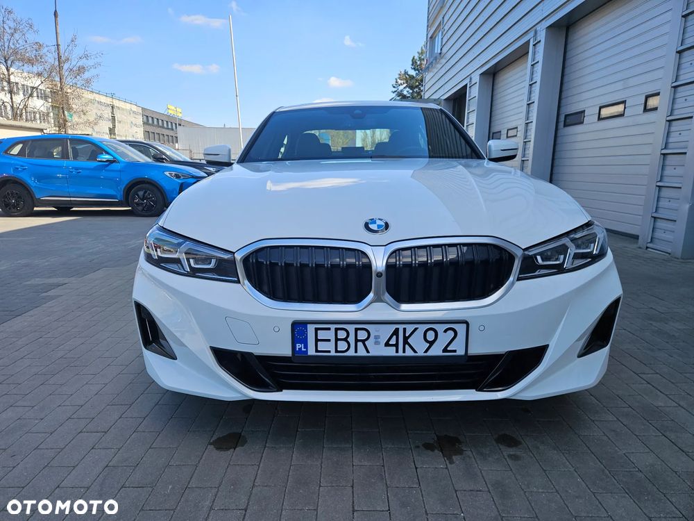 BMW Seria 3 330i - 9