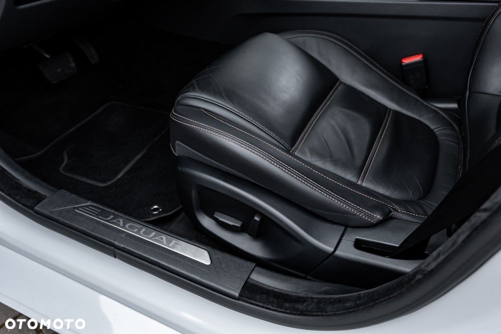 Jaguar XE - 18
