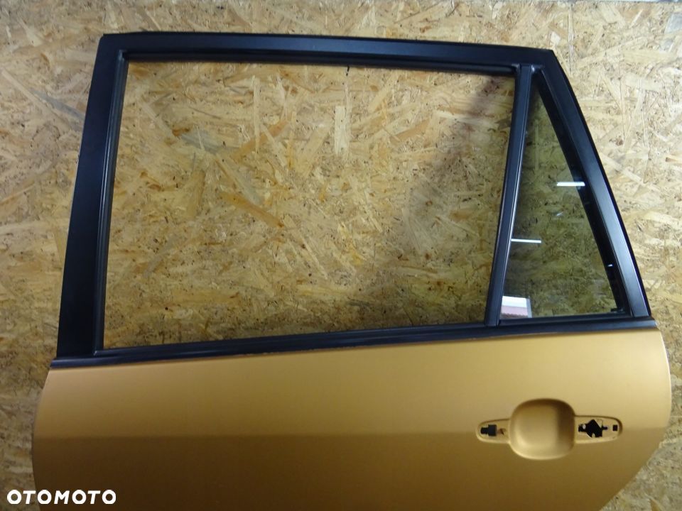 DRZWI LEWY TYŁ TOYOTA COROLLA VERSO 2.0 D4D - 2
