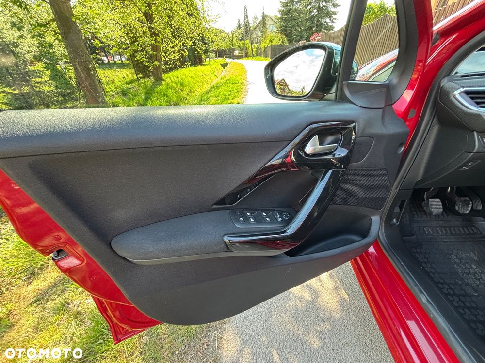 Peugeot 208 1.2 PureTech Allure - 12