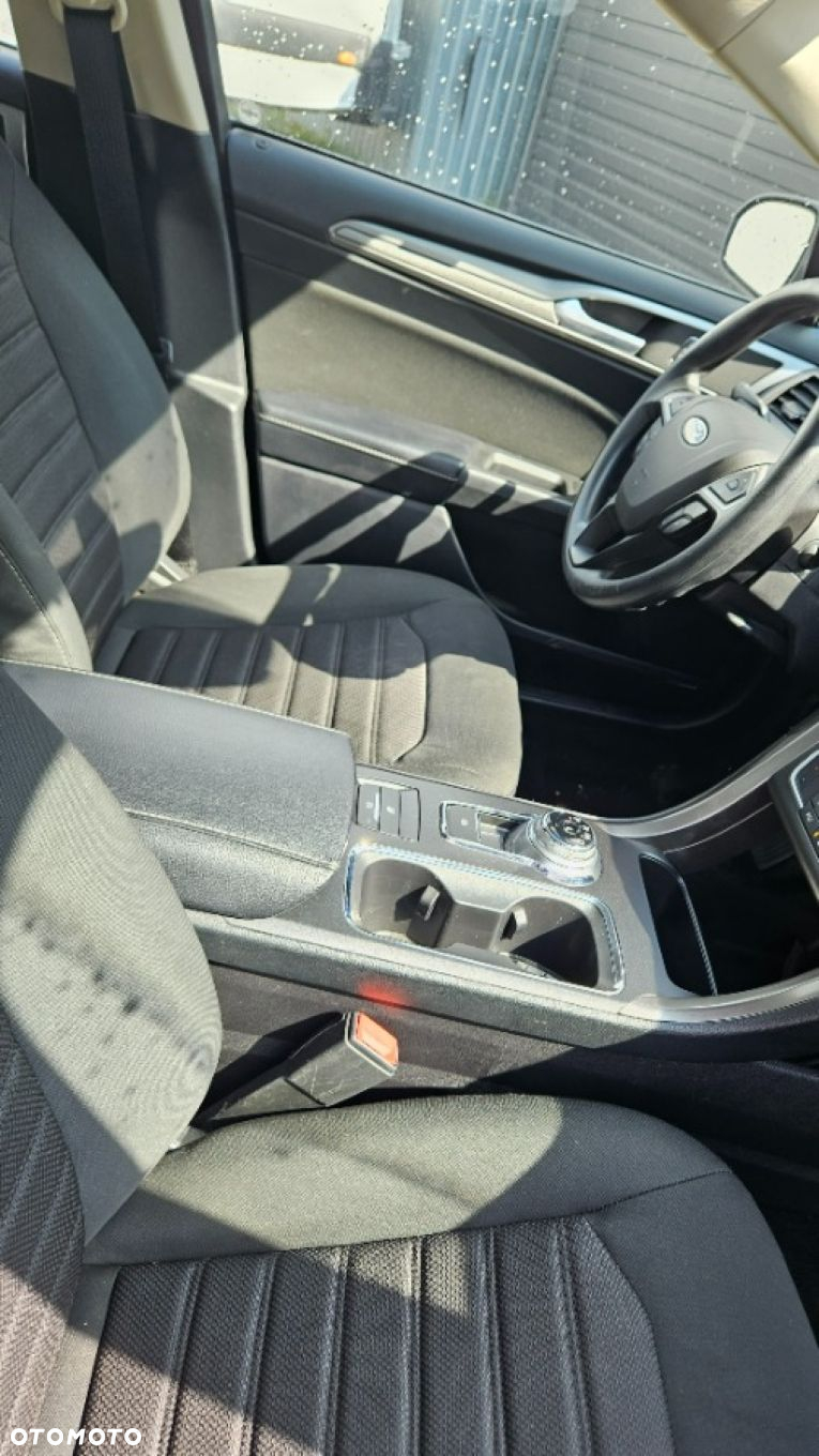 Ford Fusion - 33
