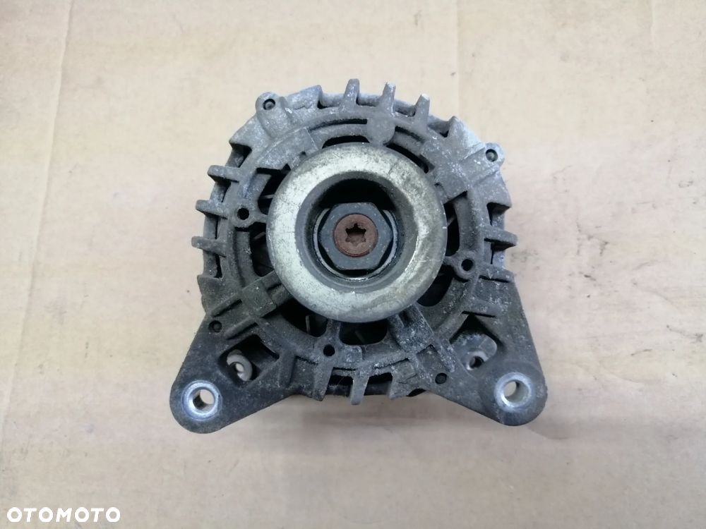 Dacia Duster Logan 1.6 T-CE alternator Valeo 8200810621-C TG9B053 - 5