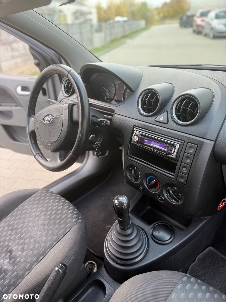 Ford Fiesta 1.4 Ghia - 22