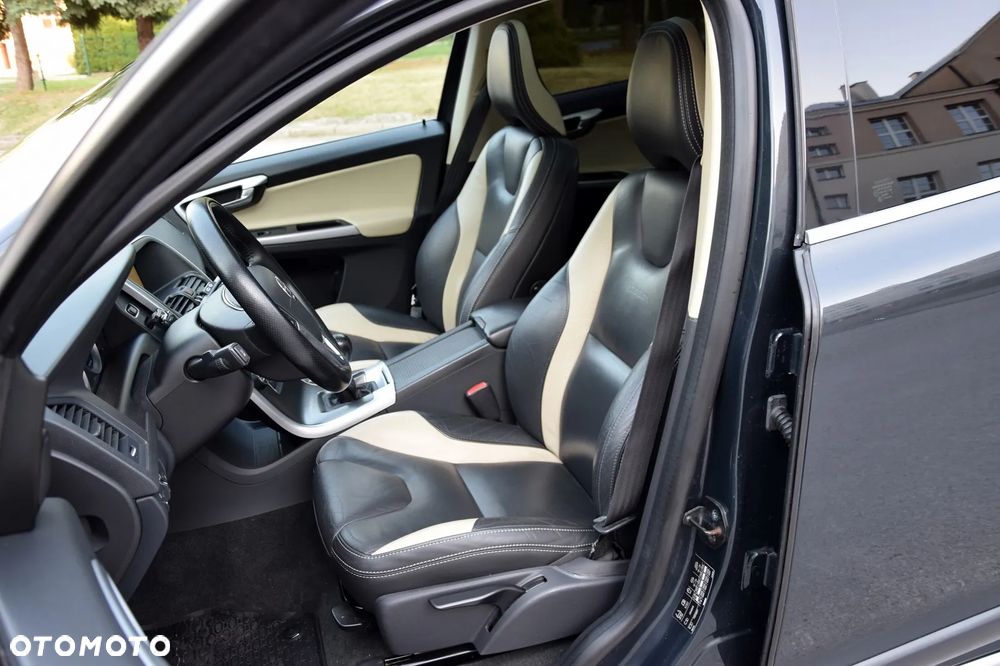 Volvo XC 60 D5 AWD RDesign - 16