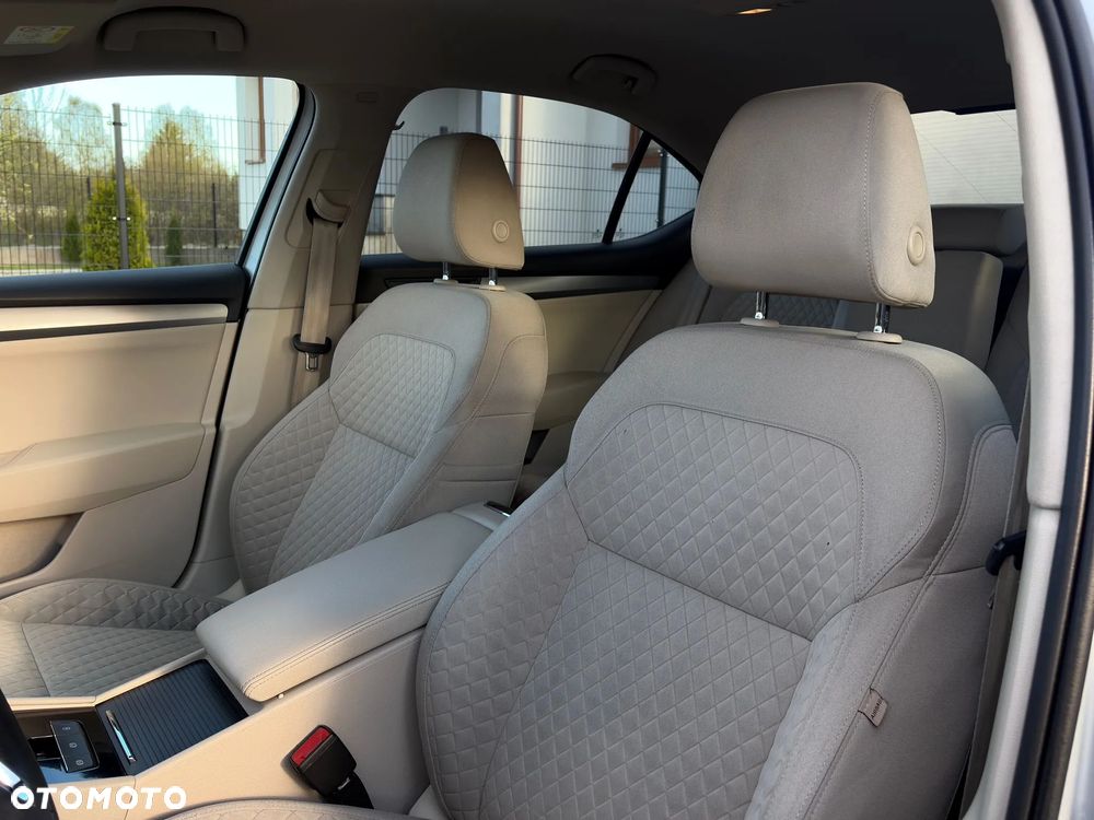 Skoda Superb 2.0 TDI Style DSG7 - 17