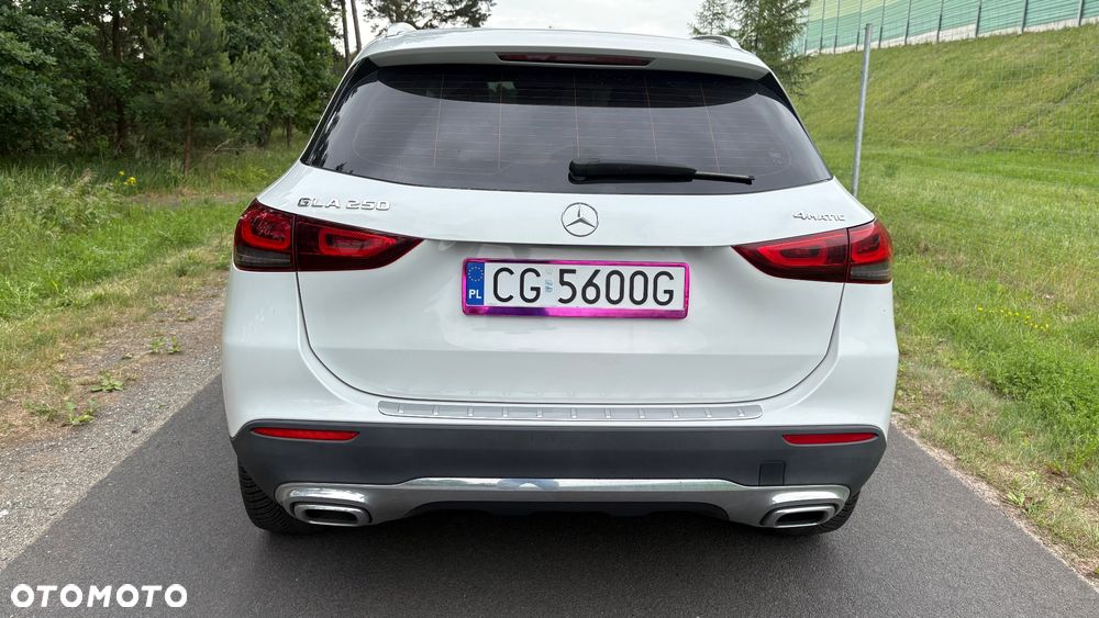 Mercedes-Benz GLA 250 4Matic 8G-DCT AMG Line - 18