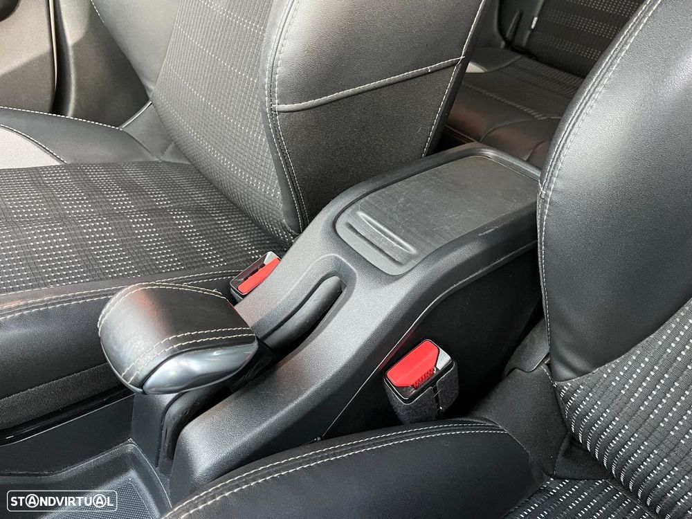 Peugeot 2008 1.2 PureTech Allure - 23