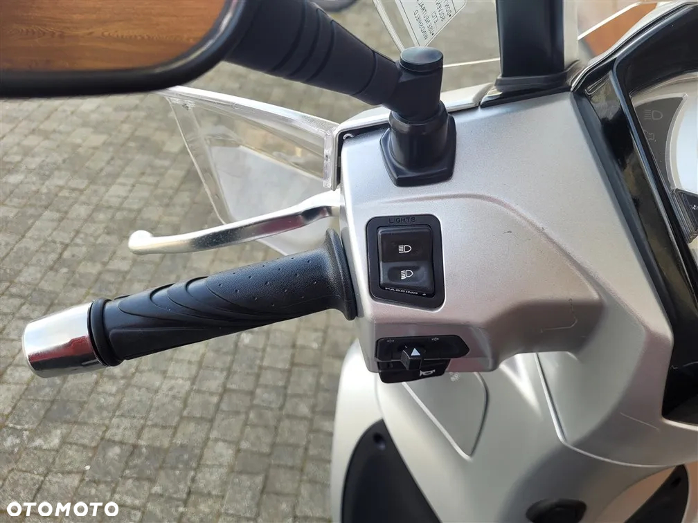 Kymco People - 11