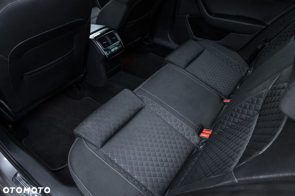 Skoda Superb 2.0 TDI Sportline - 29