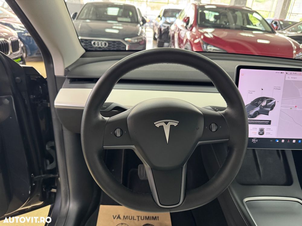 Tesla Model Y - 27