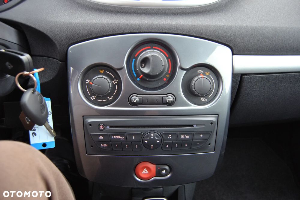 Renault Clio 1.2 16V Limited EU6 - 25