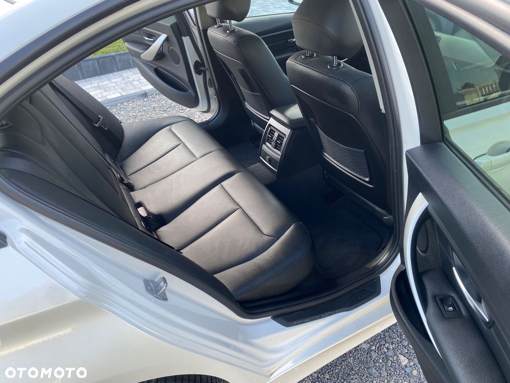 BMW Seria 3 318d Sport Line - 22