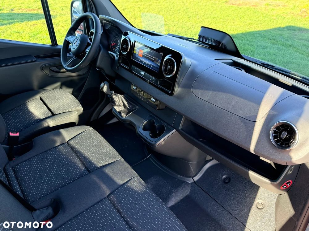 Mercedes-Benz Sprinter - 22