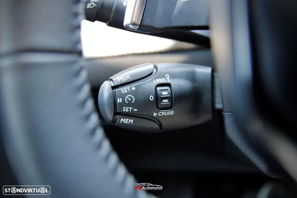 Peugeot 208 1.2 Hybrid Allure e-DCS6 - 22