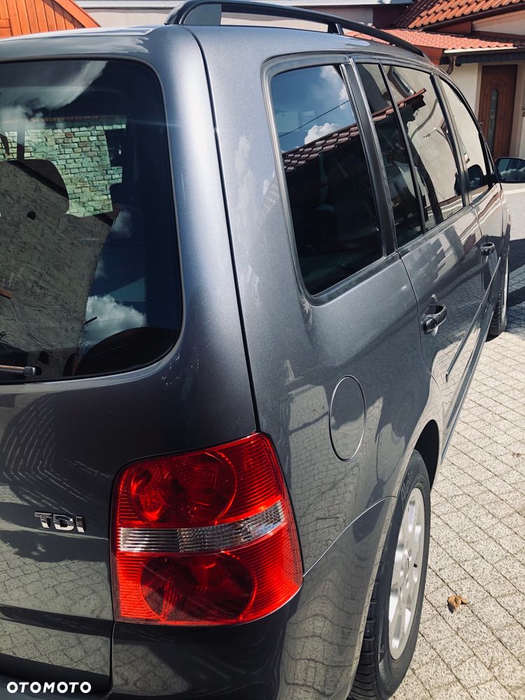 Volkswagen Touran 1.9 TDI DPF Conceptline - 3