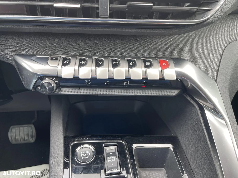 Peugeot 3008 PHEV 300 EAT8 4X4 Allure Pack - 22