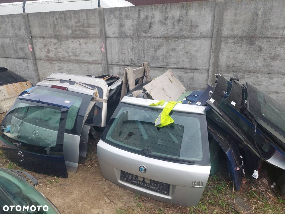 KLAPA BAGAŻNIKA + LAMPY SKODA FABIA I HB 5D 9102 - 9