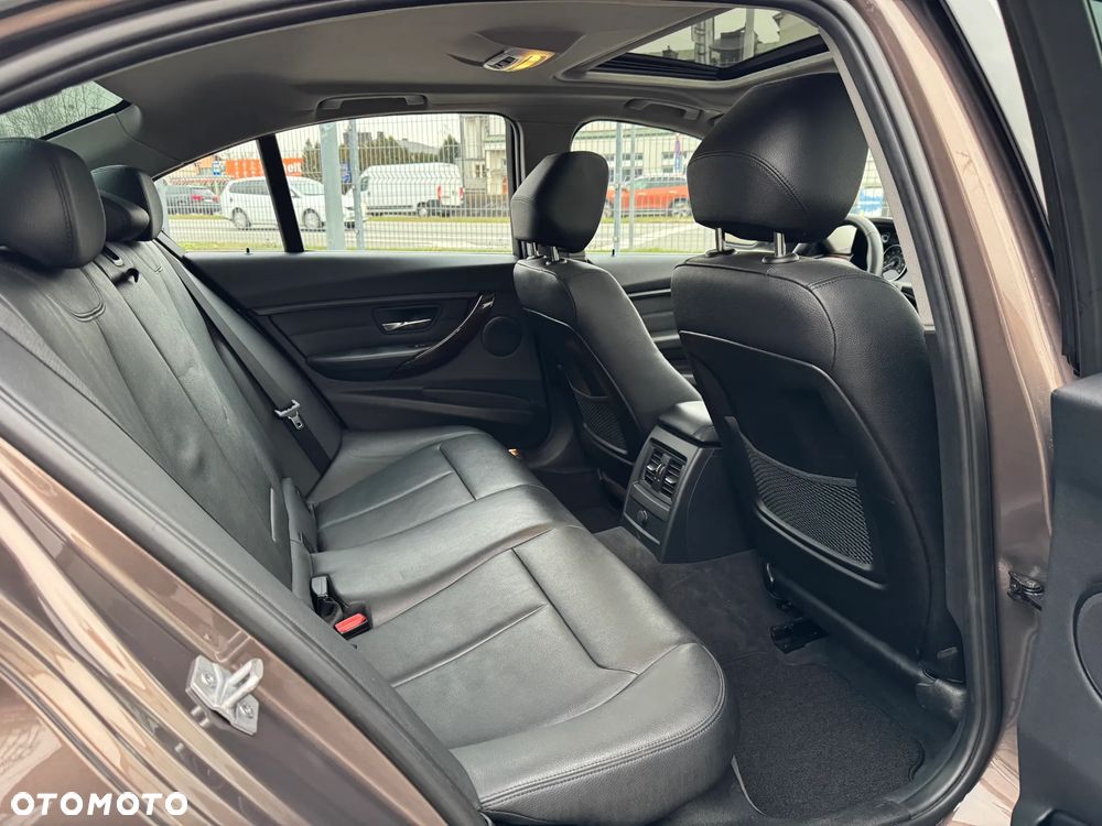 BMW Seria 3 328i Sport-Aut Luxury Line - 11