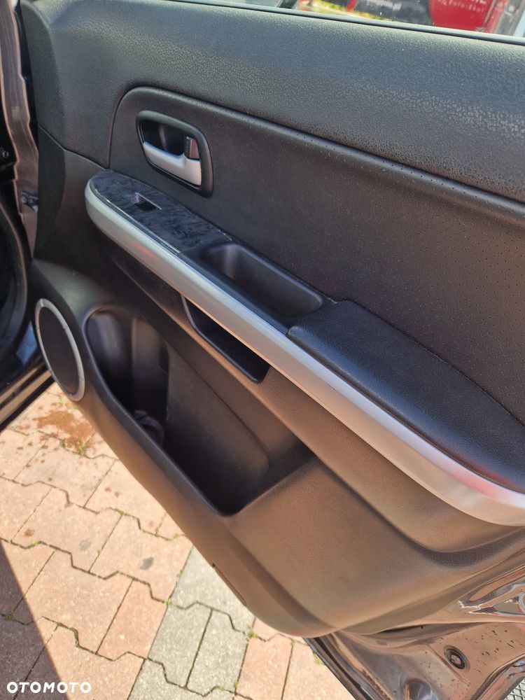 Suzuki Grand Vitara 1.9 DDiS Comfort DPF Limited - 17