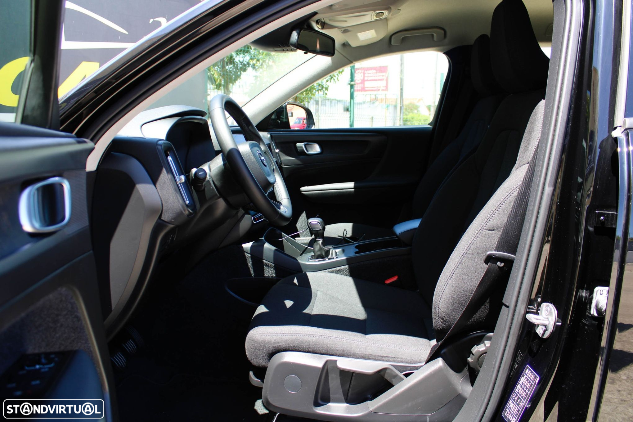 Volvo XC 40 1.5 T2 Momentum Core - 24