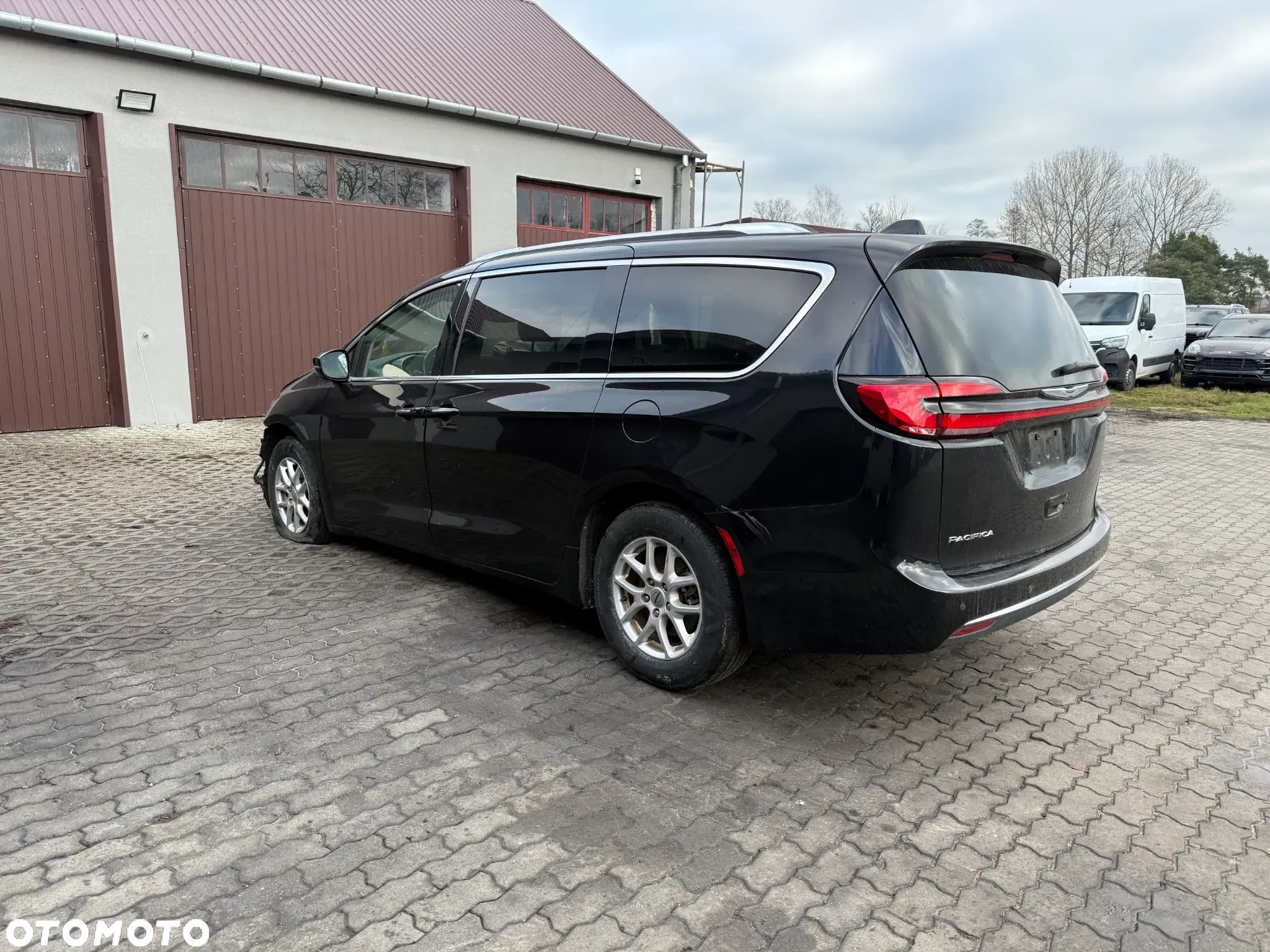 Chrysler Pacifica - 1