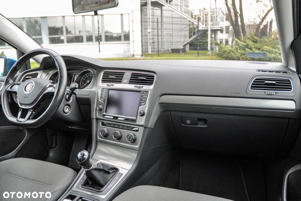 Volkswagen Golf - 10