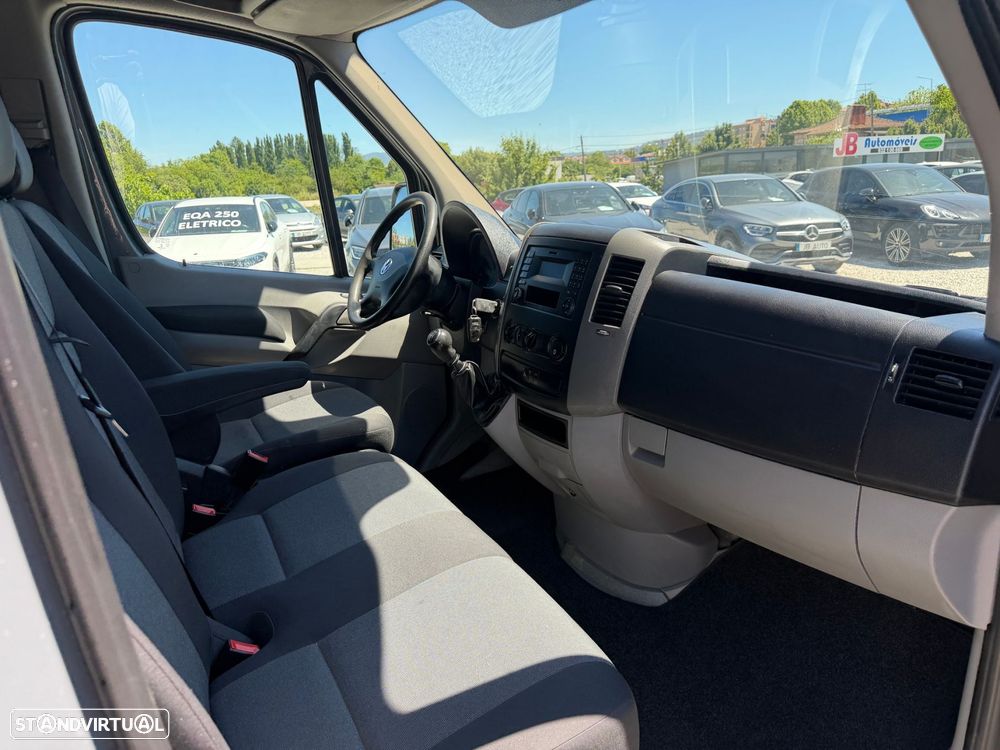 VW Crafter 35 2.0 TDi 109 Médio Tecto Alto Extra - 9