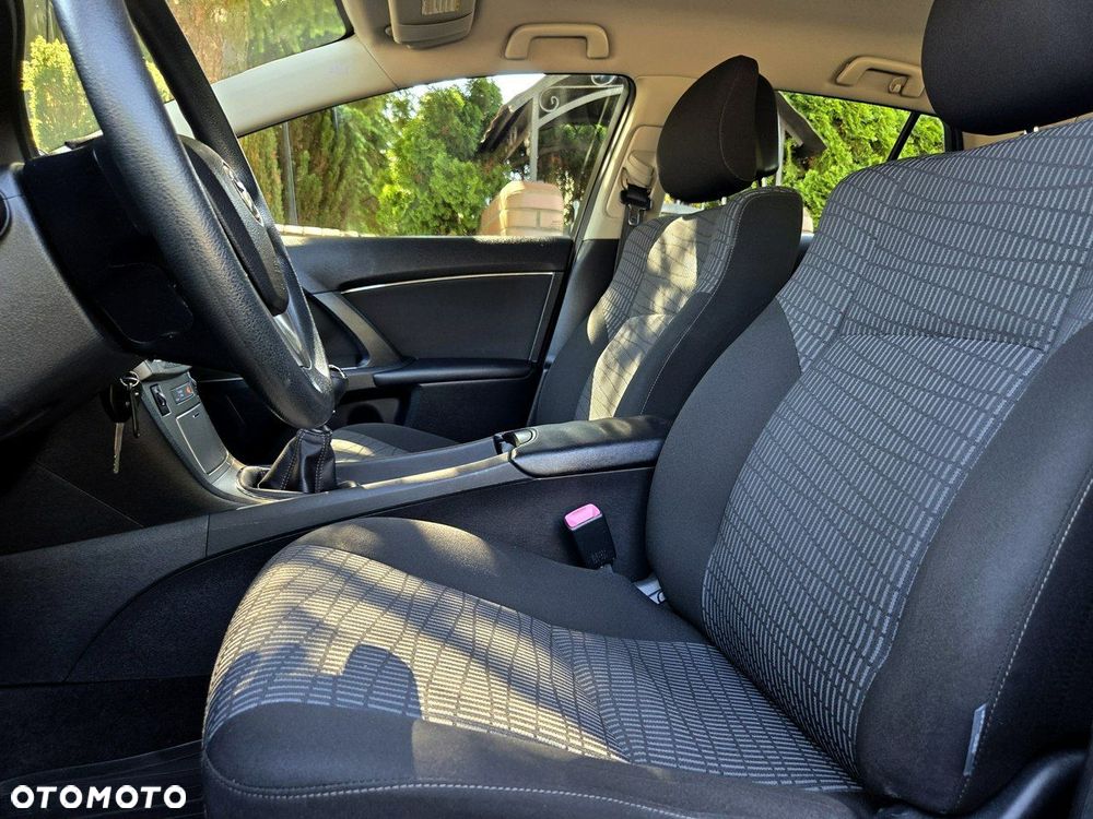 Toyota Avensis 2.0 D-4D - 10