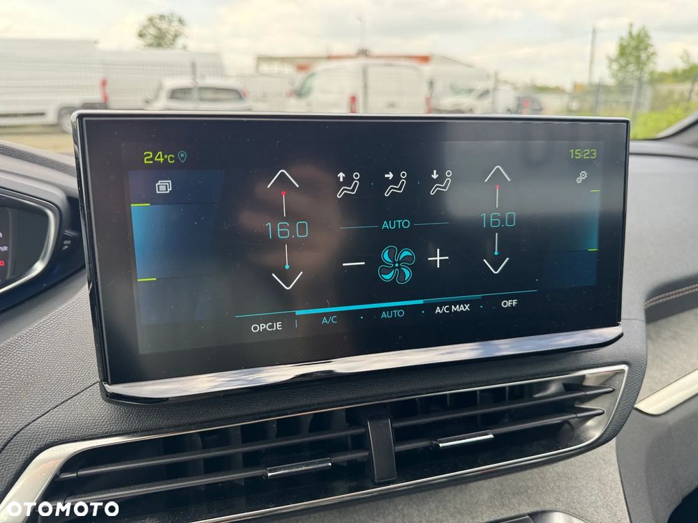Peugeot 3008 1.6 PureTech HYbrid4 GT Line S&S EAT8 - 11