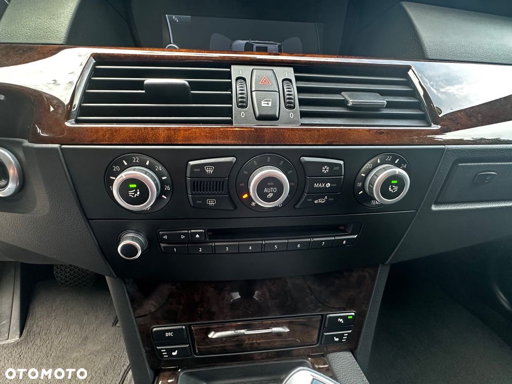 BMW Seria 5 525d Touring Edition Exclusive - 23