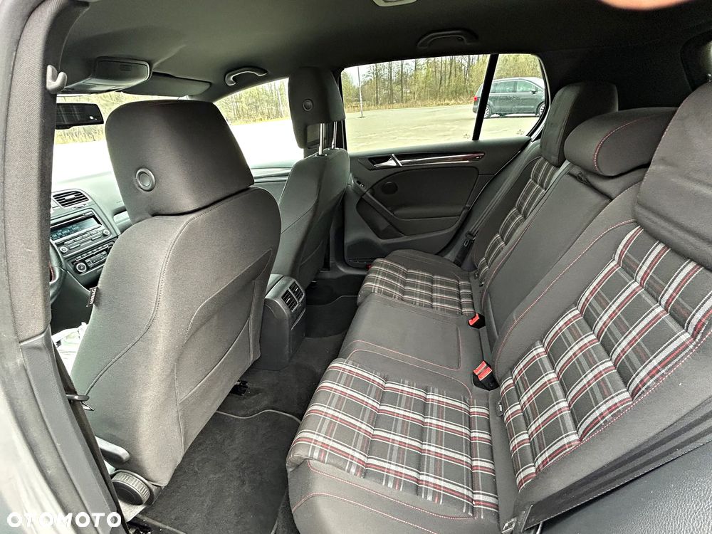 Volkswagen Golf - 11